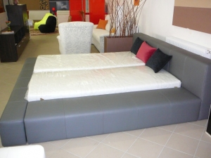 Kožená postel dle přání zákazníka včetně matrací190 x200 cm